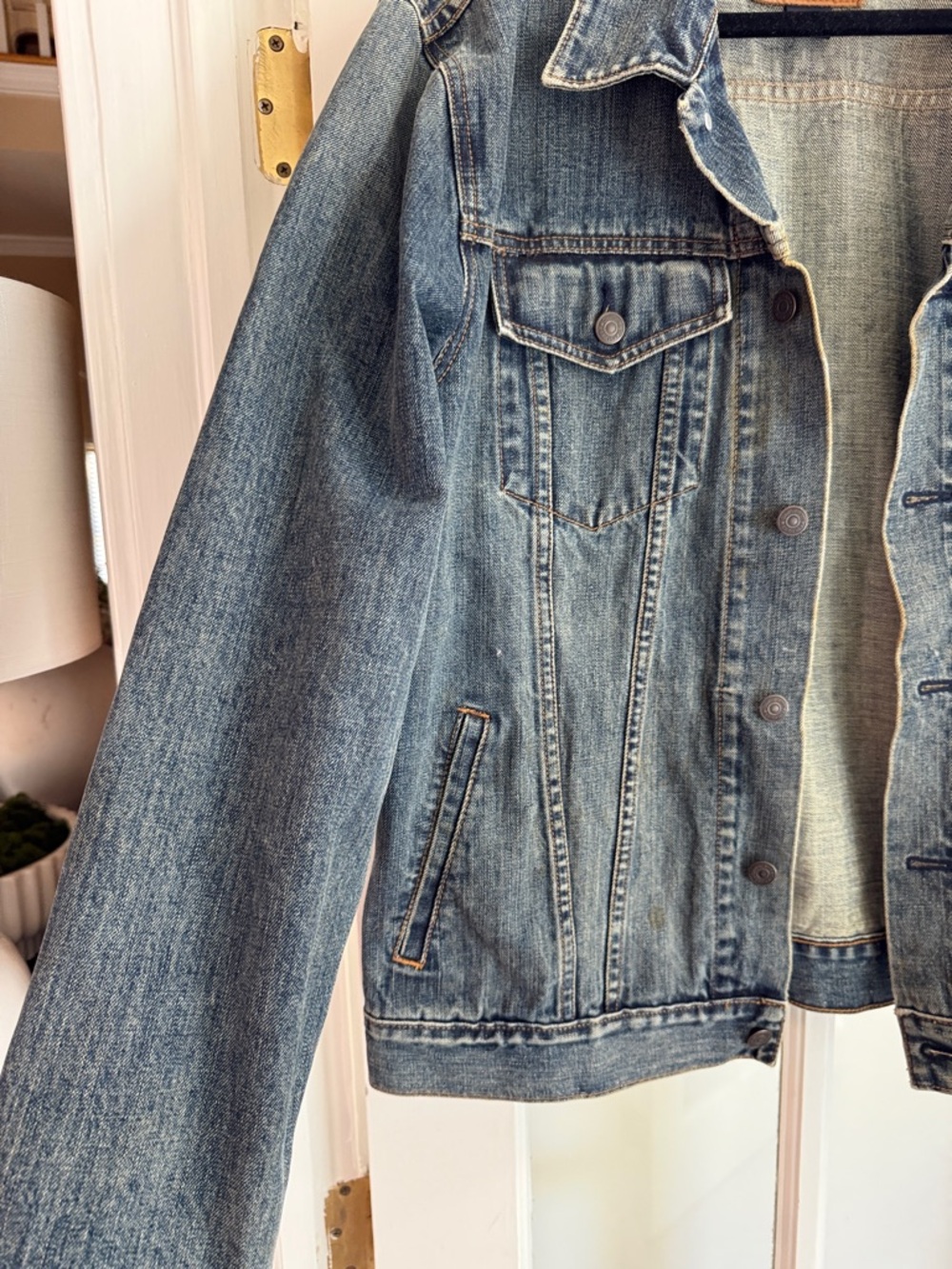 GAP Men's Vintage Wash Denim Jacket in Faded Blue - Picture 3 of 4